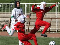 women-vietnam-iran-football.jpg